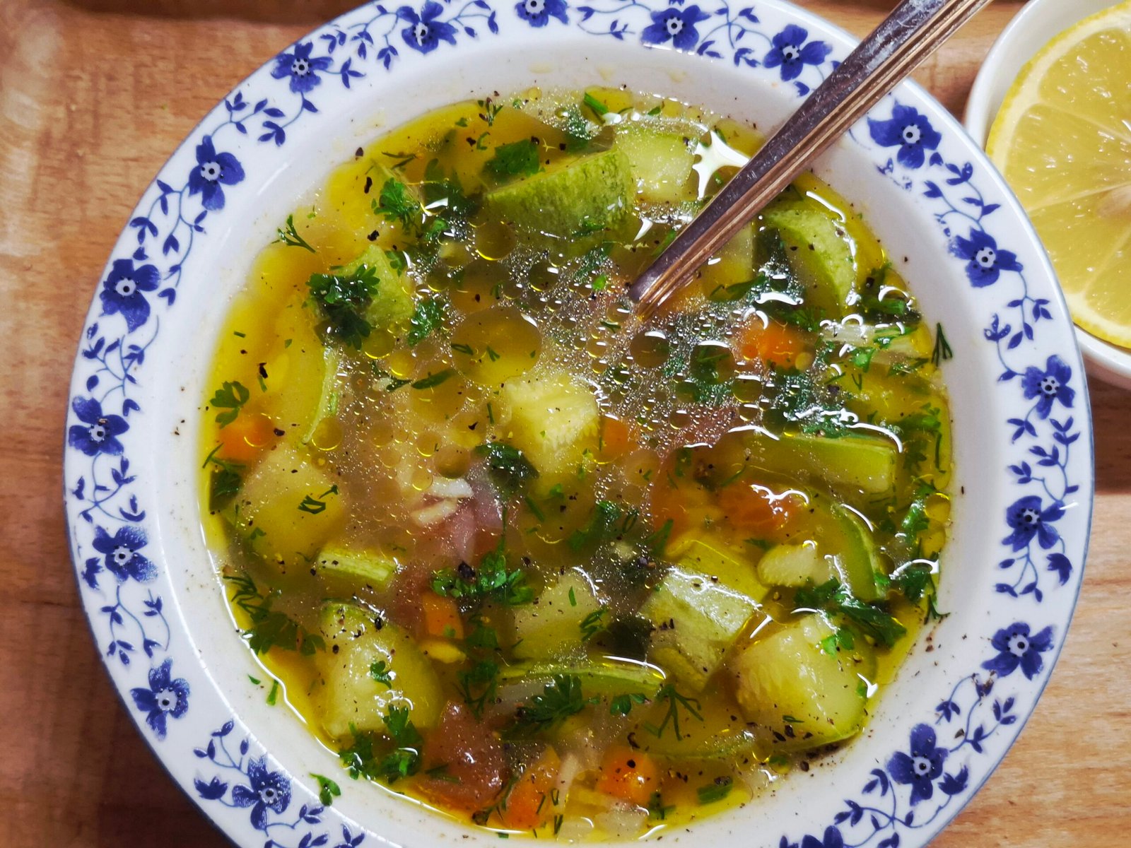 Лятна супа с тиквички и ориз