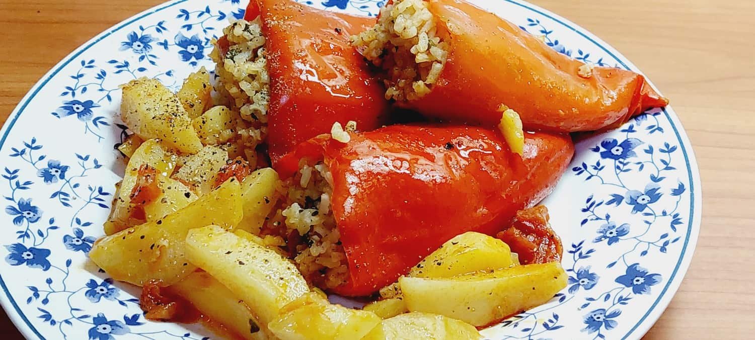 Пълнени червени чушки с ориз
